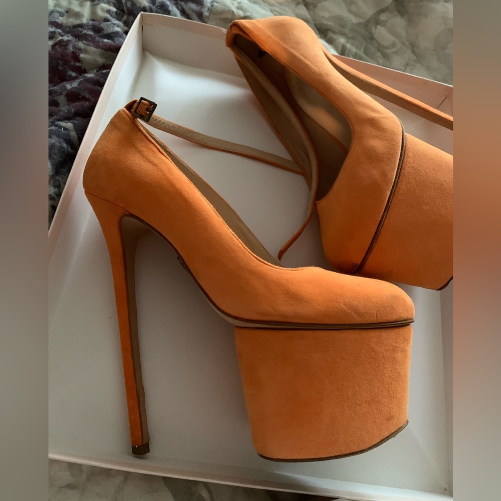 OLCAY GULSEN Orange Pumps 39